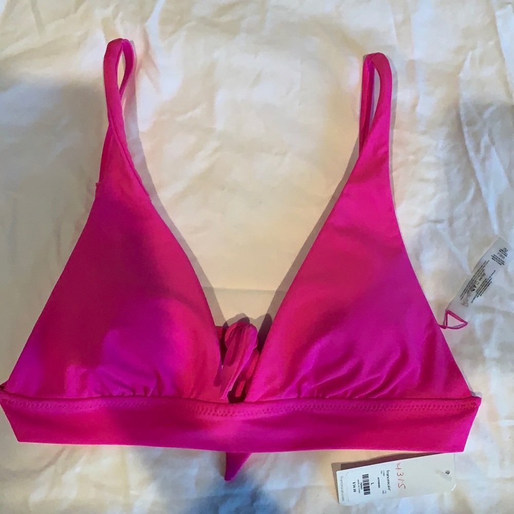 NWT. Bikini top. Size large. Hot pink. So cute!